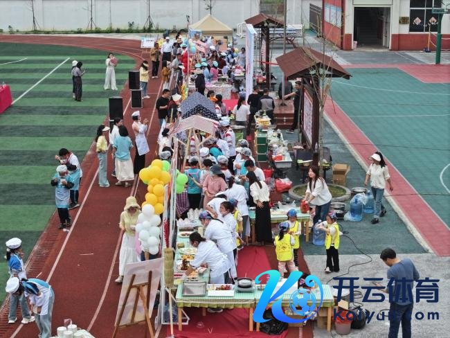幼儿园萌娃变大厨 童心能手“食”力出圈